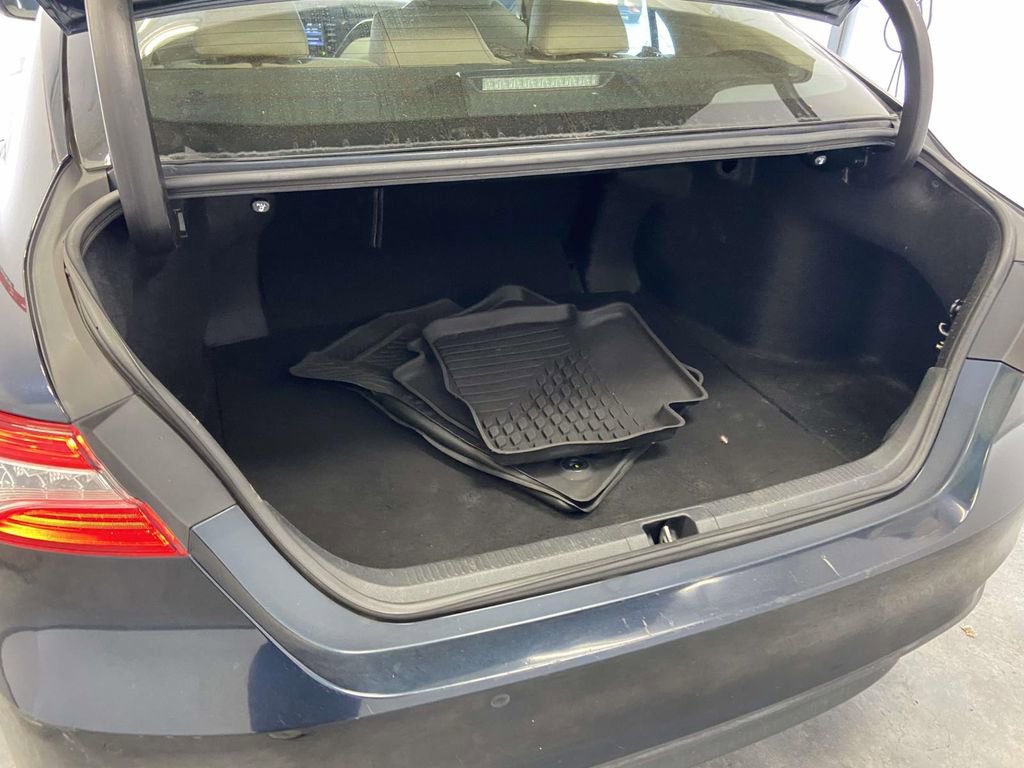 Used 2018 Toyota Camry XLE FWD image 10