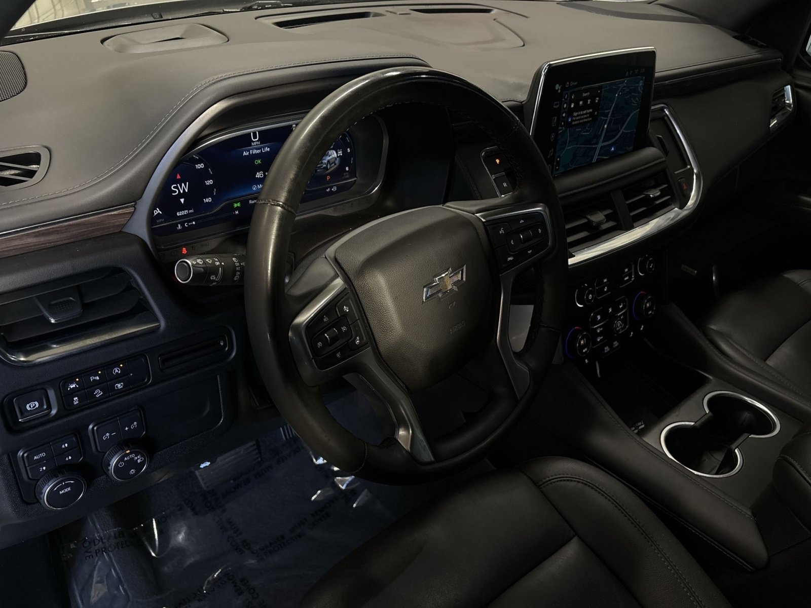 Used 2024 Chevrolet Tahoe Z71 w/ Luxury Package AWD/4WD image 16