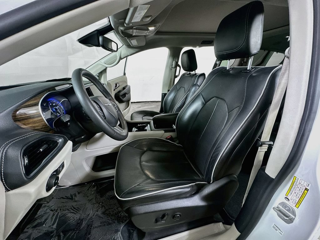 Used 2023 Chrysler Pacifica Limited FWD image 18