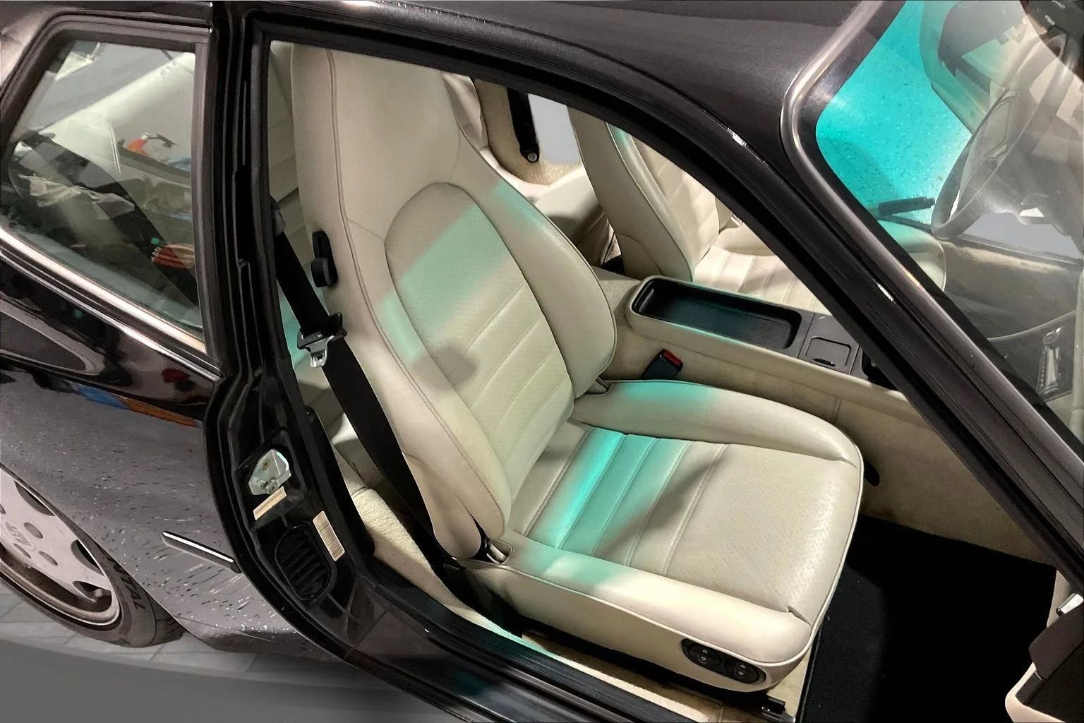 Used 1989 Porsche 944 S2 image 27