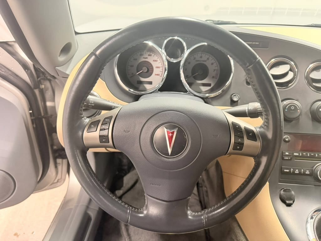 Used 2006 Pontiac Solstice Convertible w/ Premium Package RWD image 24