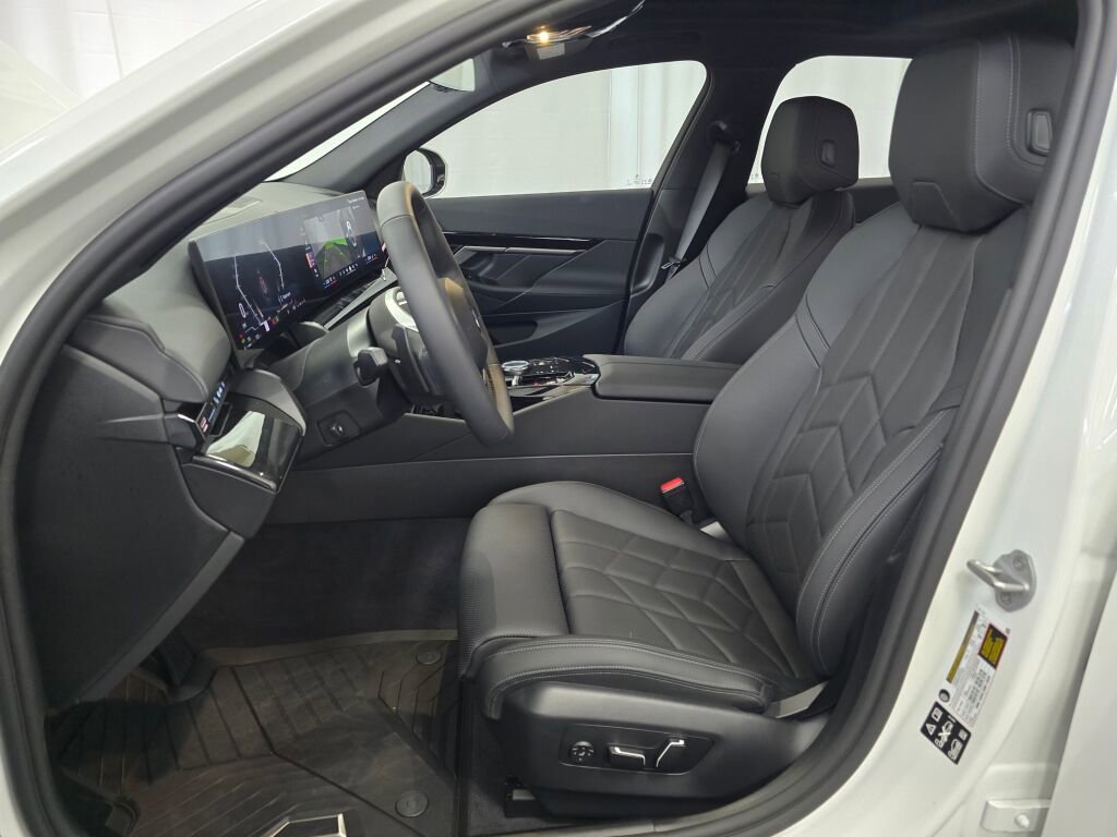 Used 2026 BMW 530i xDrive w/ Premium Package image 14