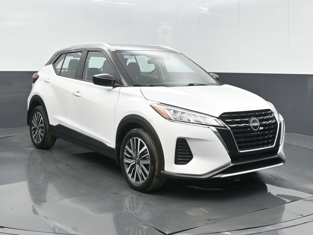 Used 2024 Nissan Kicks SV image 2
