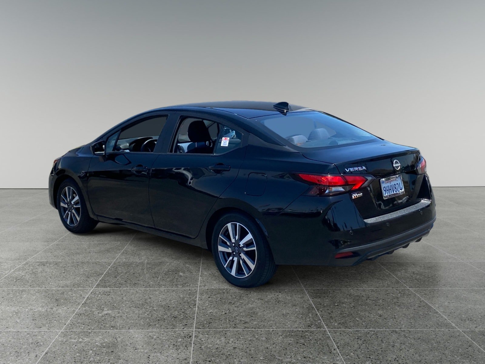Used 2023 Nissan Versa SV FWD image 3