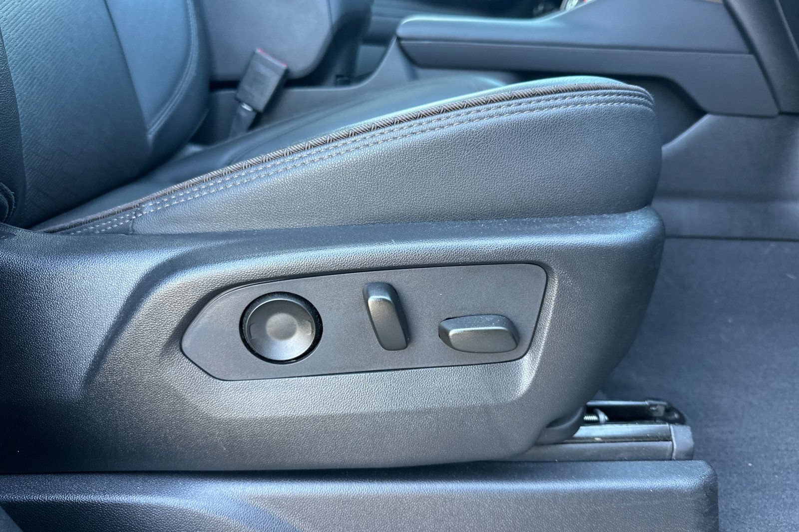 Used 2023 Chevrolet Suburban High Country AWD/4WD image 23