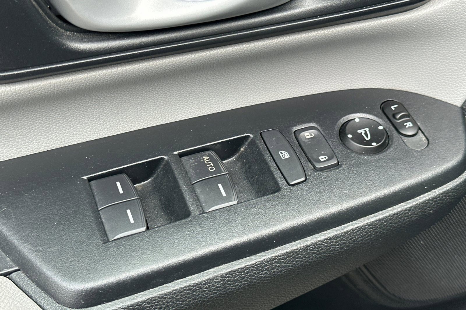 Used 2018 Honda CR-V LX image 13