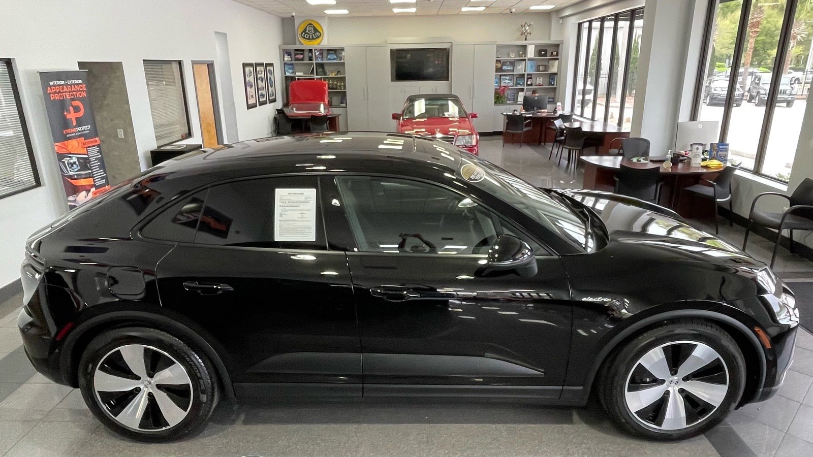 Used 2025 Porsche Macan Electric image 6