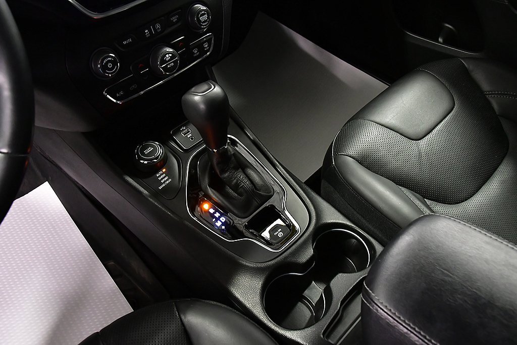 Used 2019 Jeep Cherokee Limited image 21