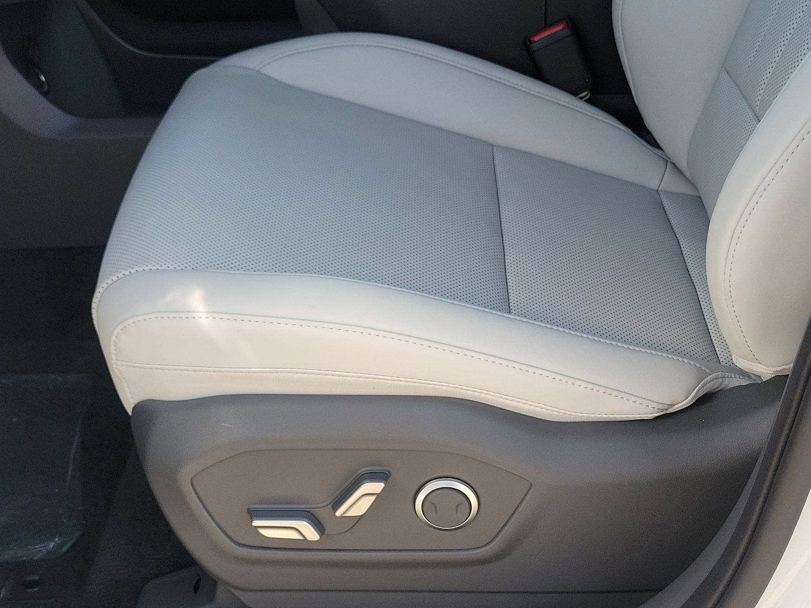 New 2026 Hyundai Santa Fe SEL FWD image 16