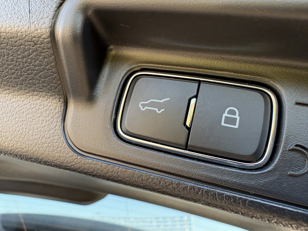 Used 2025 Ford Explorer ST-Line image 24