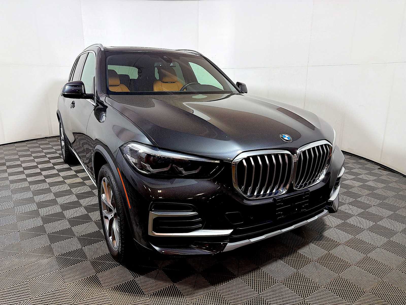 Certified 2023 BMW X5 xDrive40i w/ Premium Package AWD/4WD image 2