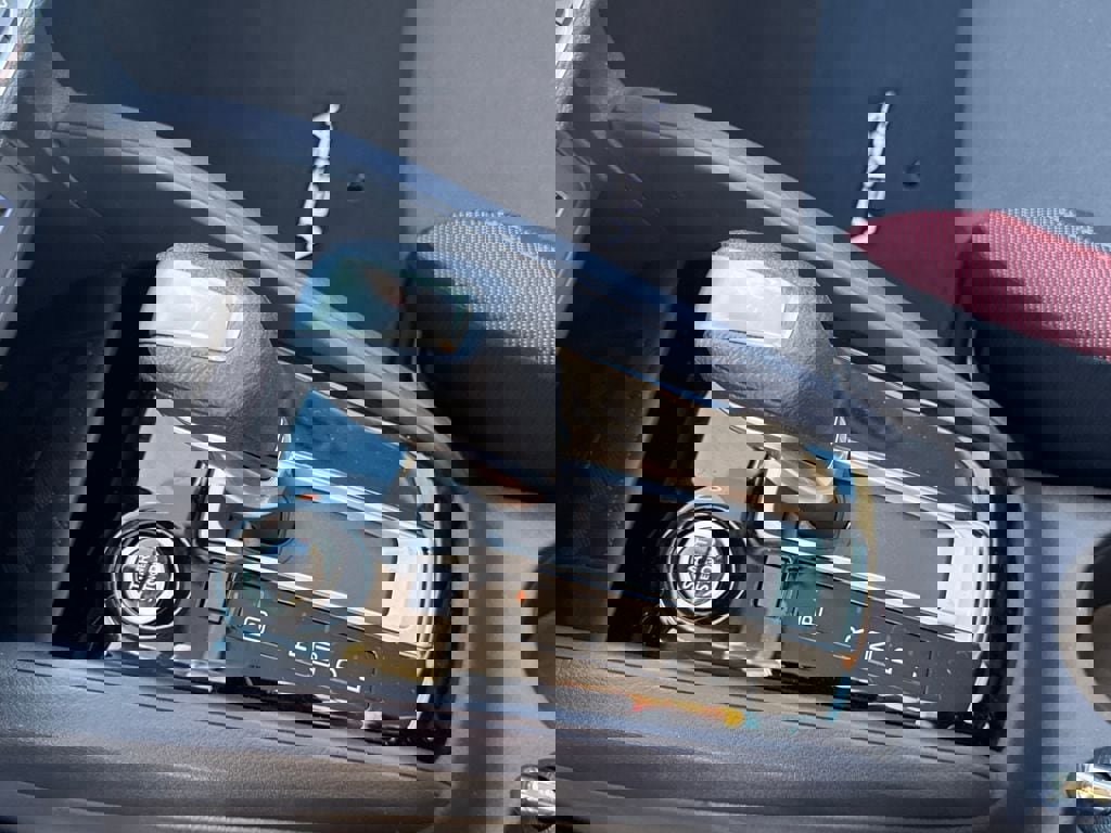 New 2025 Nissan Versa SR w/ Trunk Package image 17