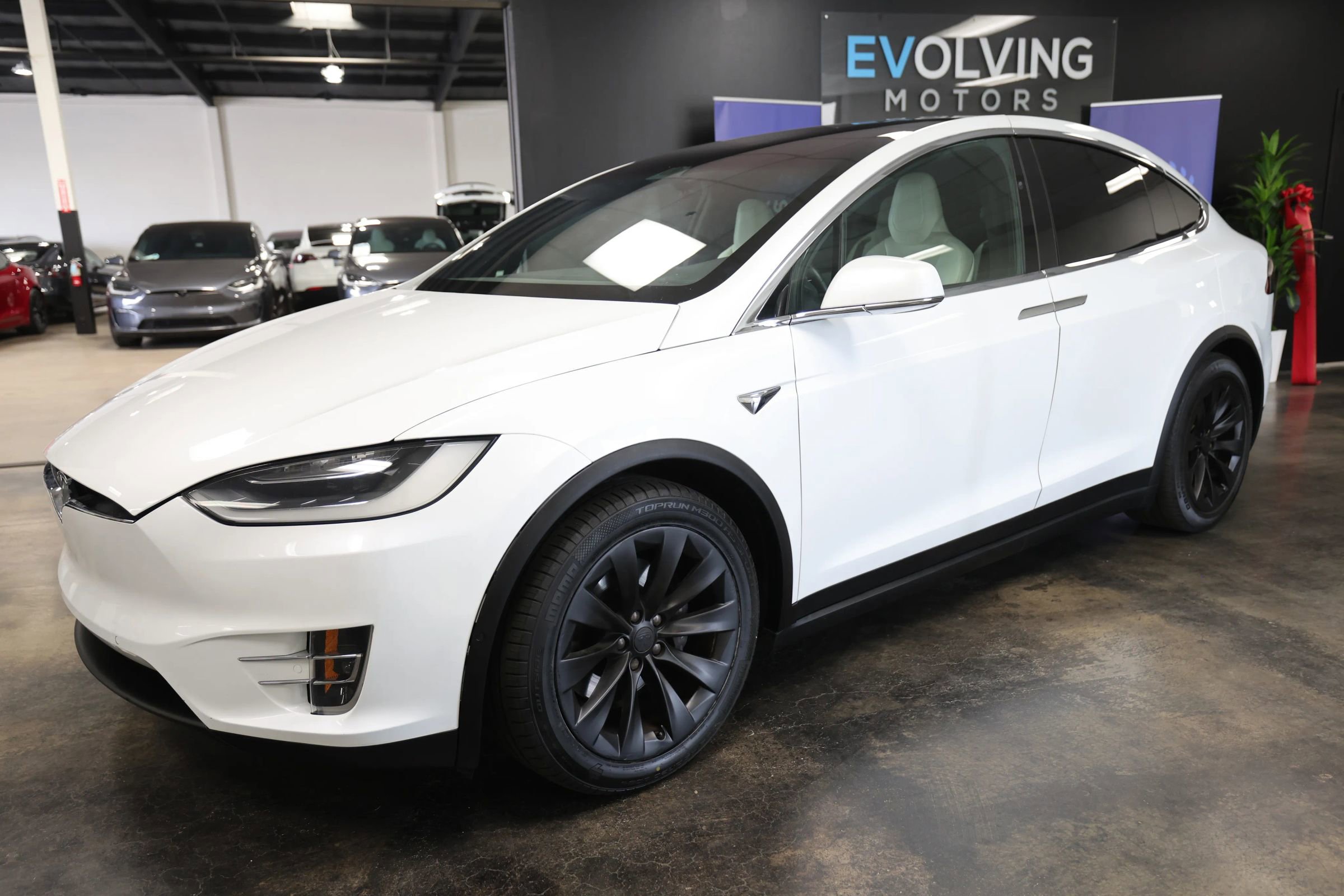Used 2017 Tesla Model X 75D AWD/4WD image 5