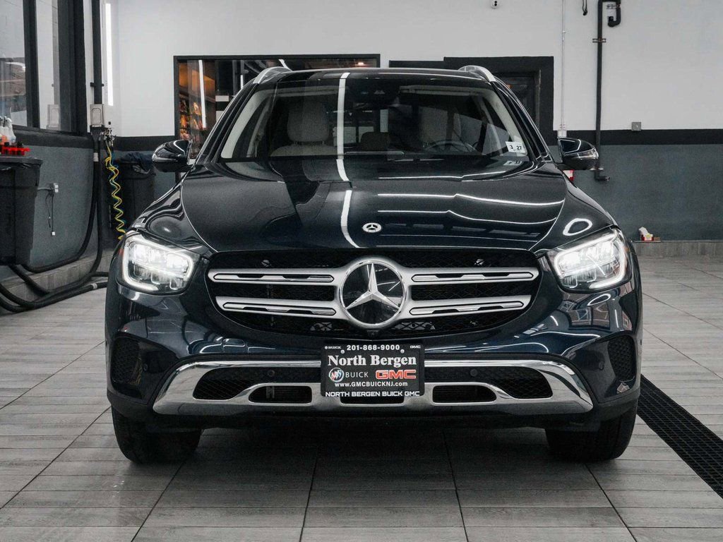 Used 2022 Mercedes-Benz GLC 300 4MATIC image 2