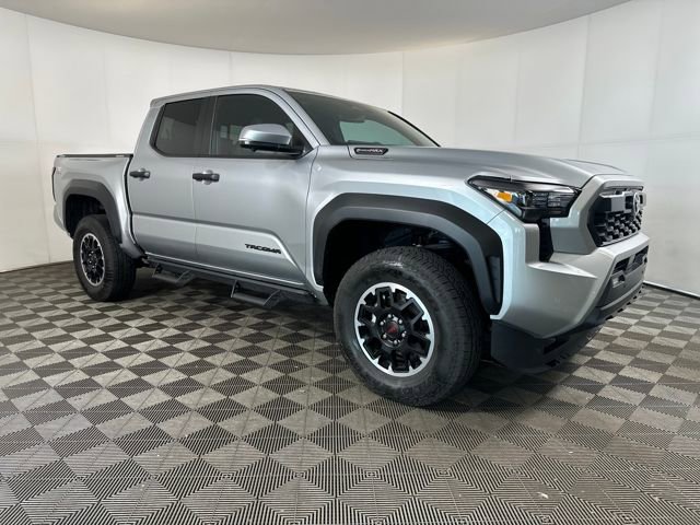 Used 2025 Toyota Tacoma TRD Off-Road image 2