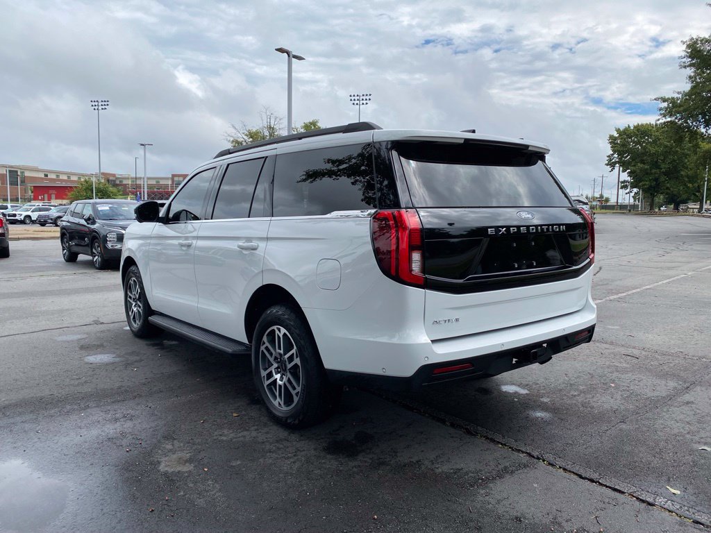 Certified 2025 Ford Expedition Active AWD/4WD image 5