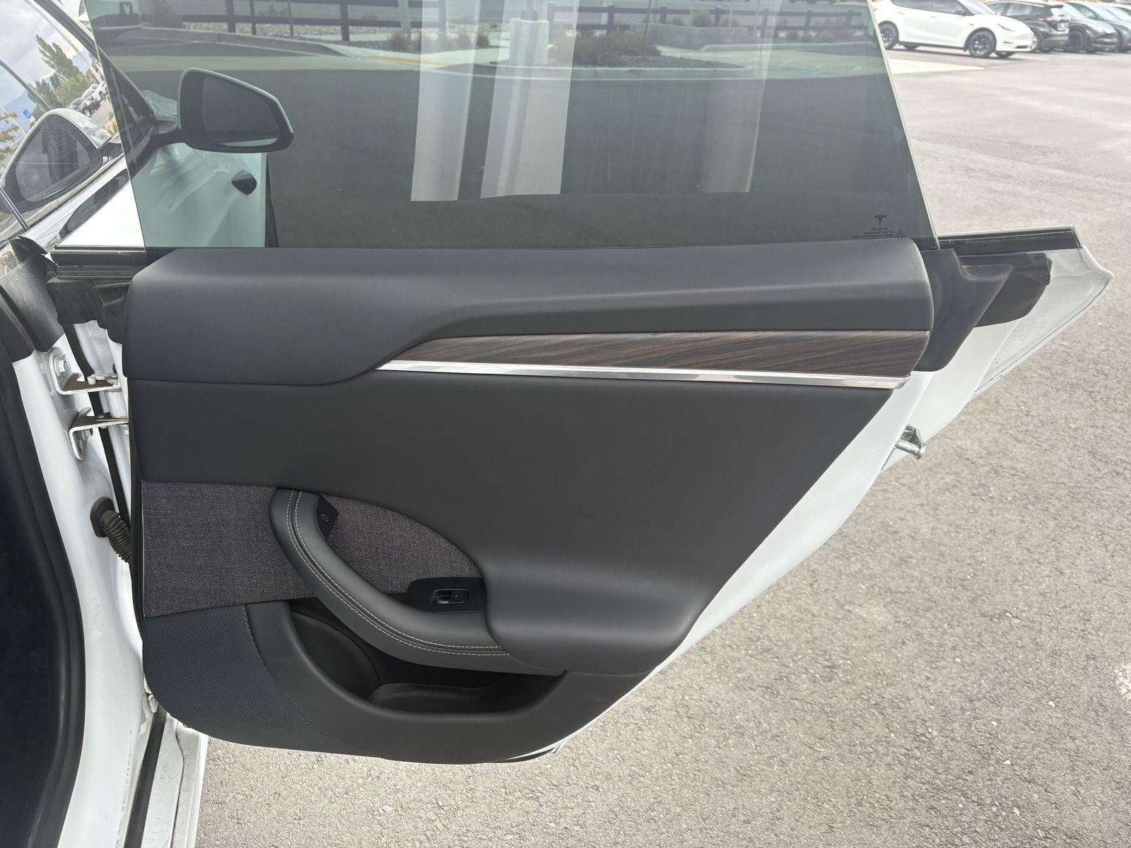 Used 2022 Tesla Model S AWD/4WD image 17