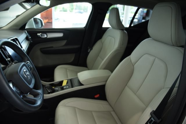 Used 2021 Volvo XC40 T5 Momentum w/ Premium Package AWD/4WD image 23