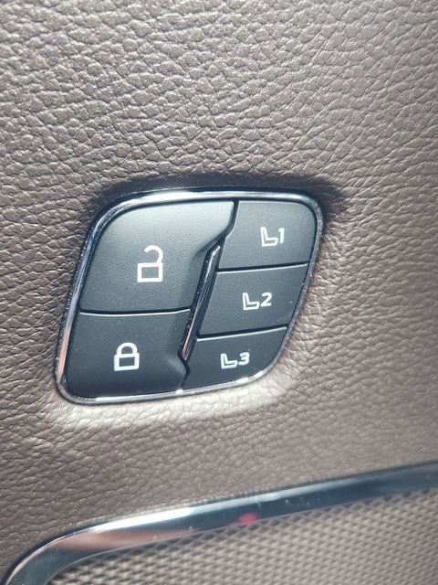 Used 2022 Ford F350 King Ranch w/ FX4 Off-Road Package image 37