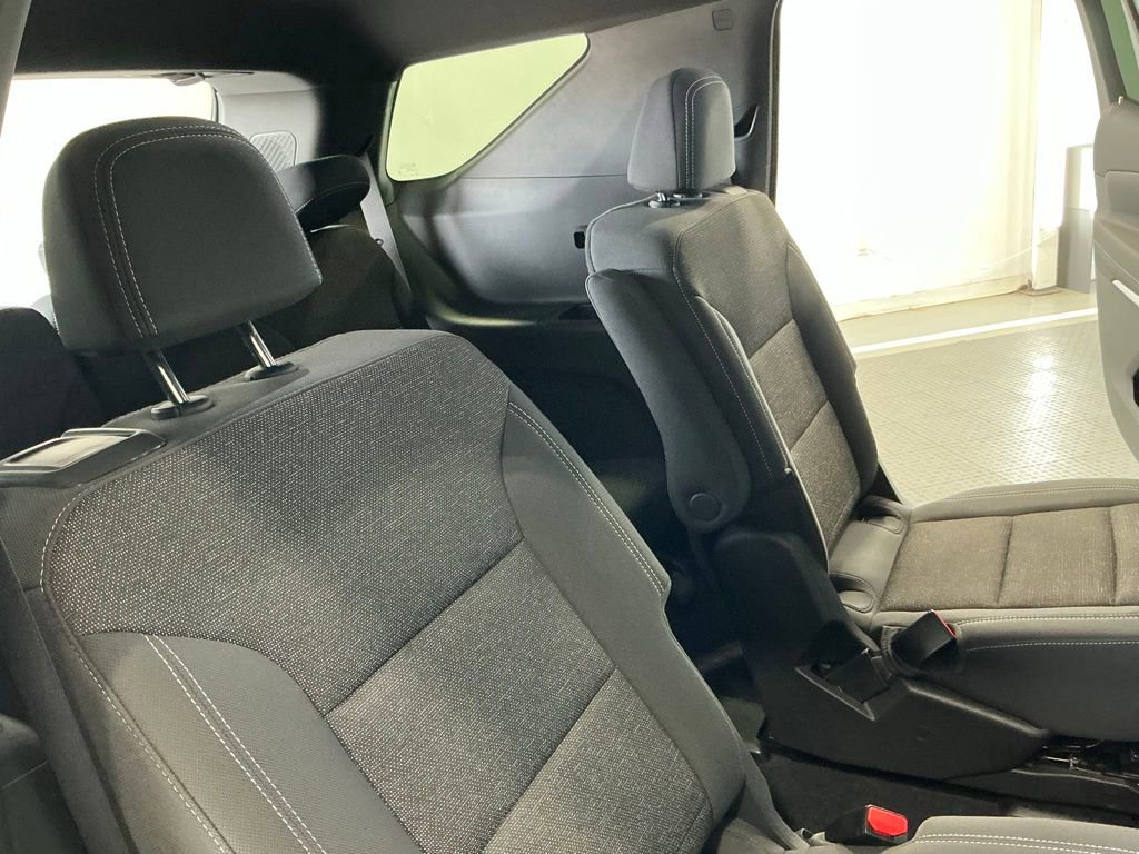 Used 2024 Chevrolet Traverse LT image 24