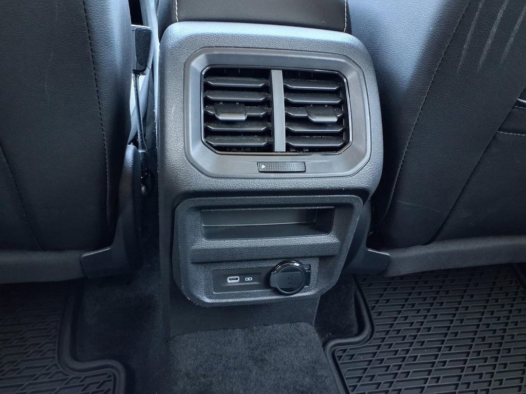 Used 2024 Volkswagen Tiguan SE image 15