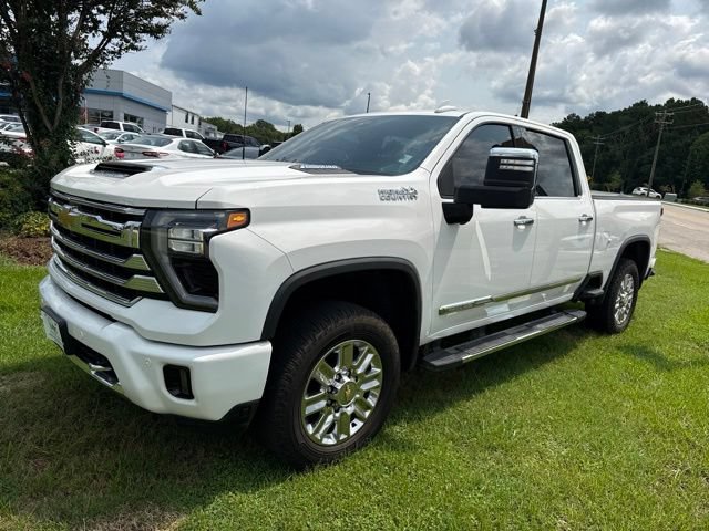 Used 2024 Chevrolet Silverado 2500 High Country w/ Technology Package AWD/4WD image 3