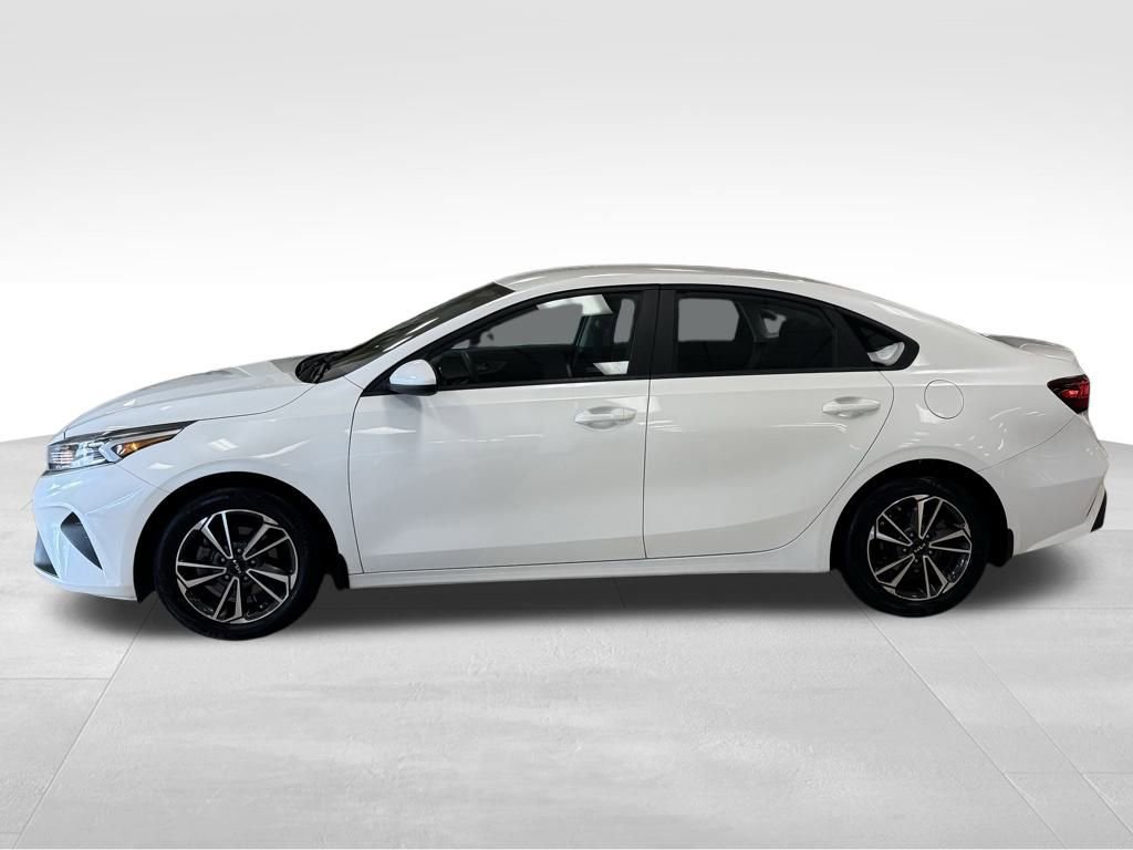 Used 2023 Kia Forte LXS image 4