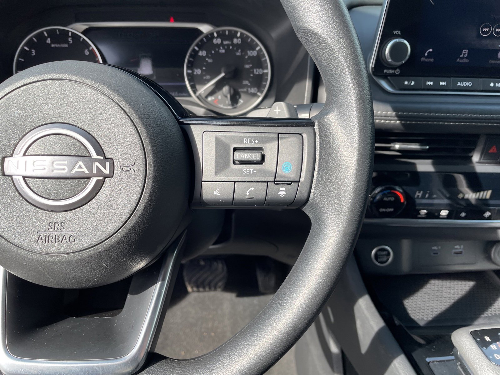 Used 2023 Nissan Rogue SV image 17