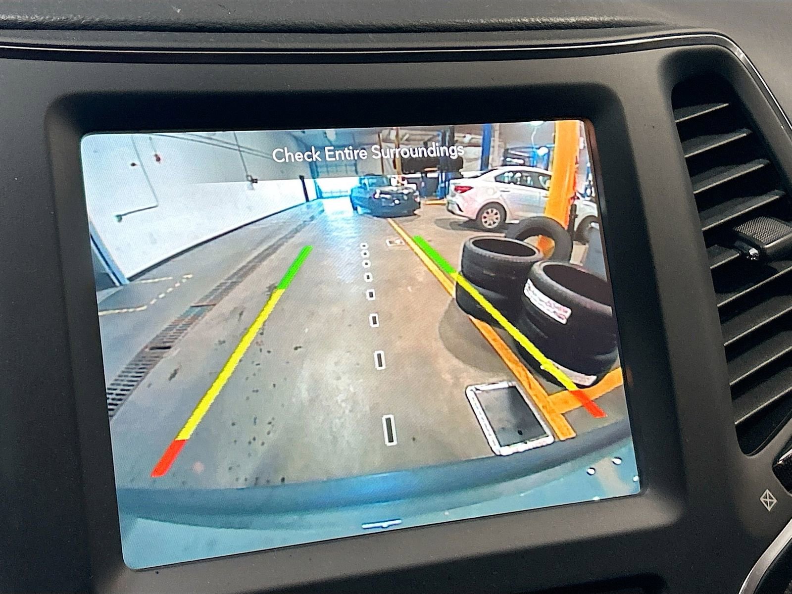 Used 2023 Jeep Cherokee Altitude Lux AWD/4WD image 14