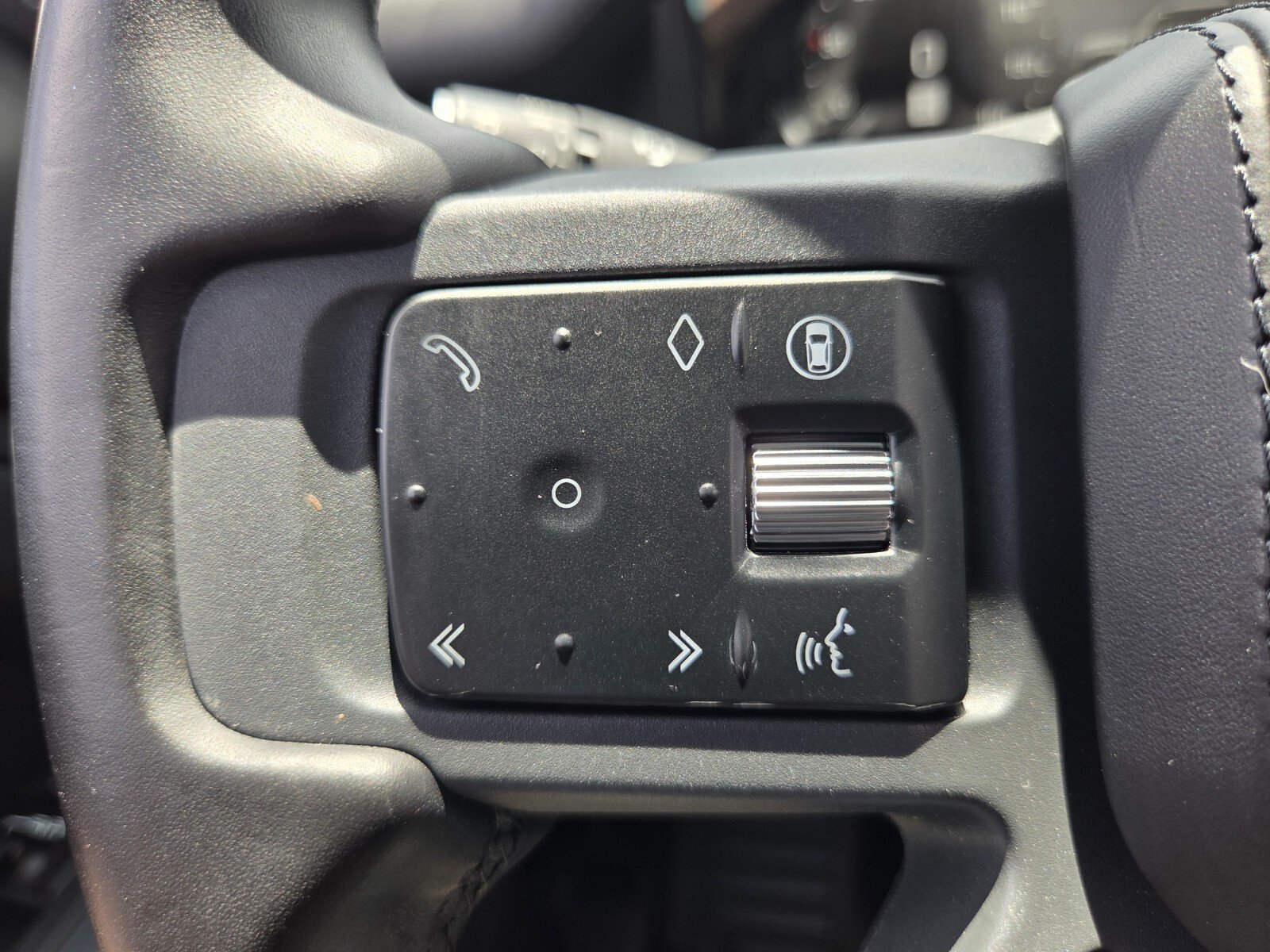 Used 2024 Land Rover Defender 110 X AWD/4WD image 28