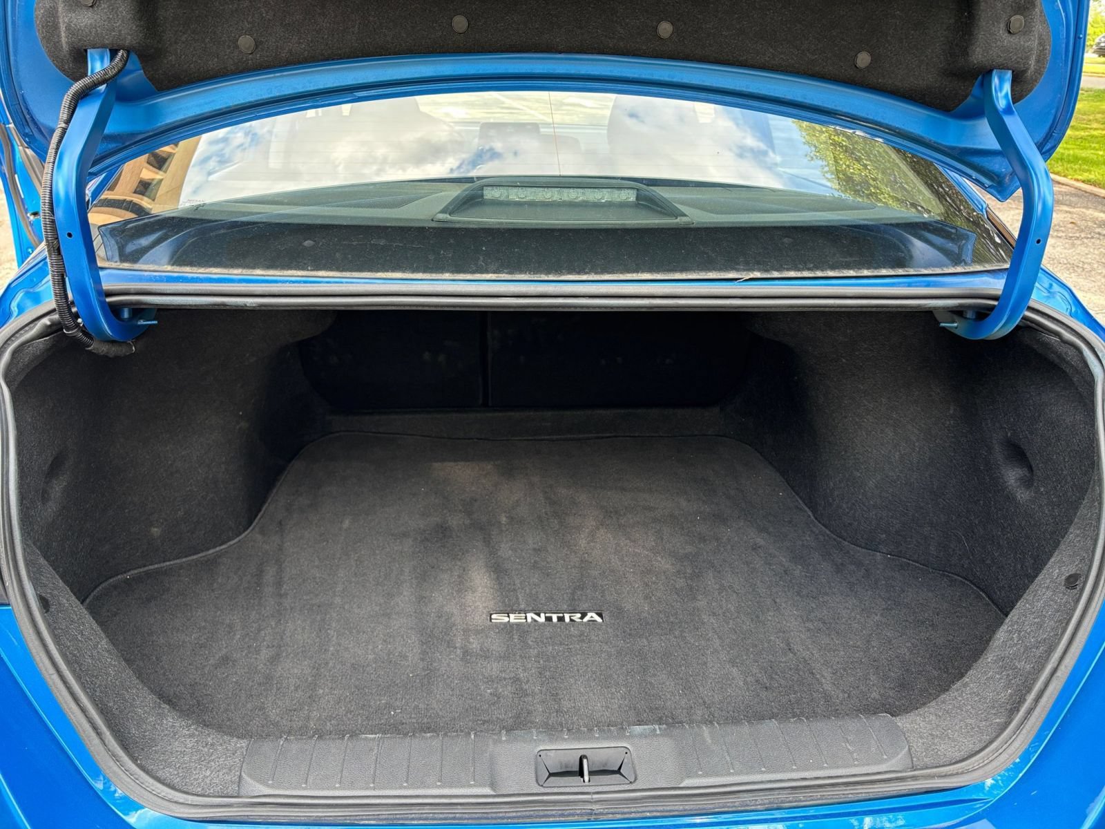 Used 2025 Nissan Sentra SV FWD image 25