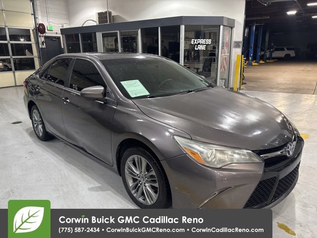 Used 2015 Toyota Camry SE w/ Moonroof Package FWD image 4