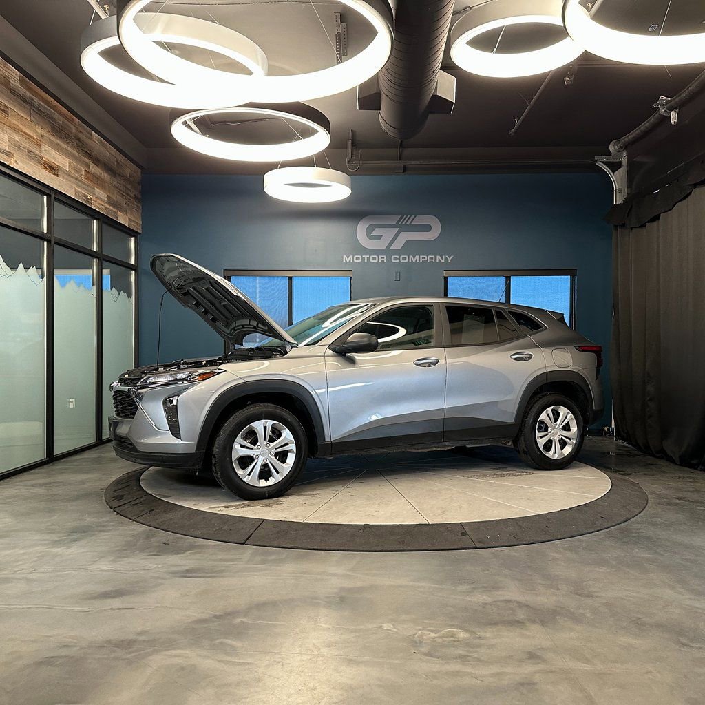 Used 2024 Chevrolet Trax LS w/ LPO, Blackout Package image 23