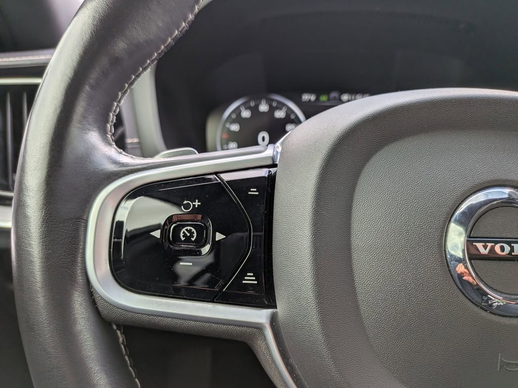 Used 2020 Volvo S60 T6 R-Design image 16