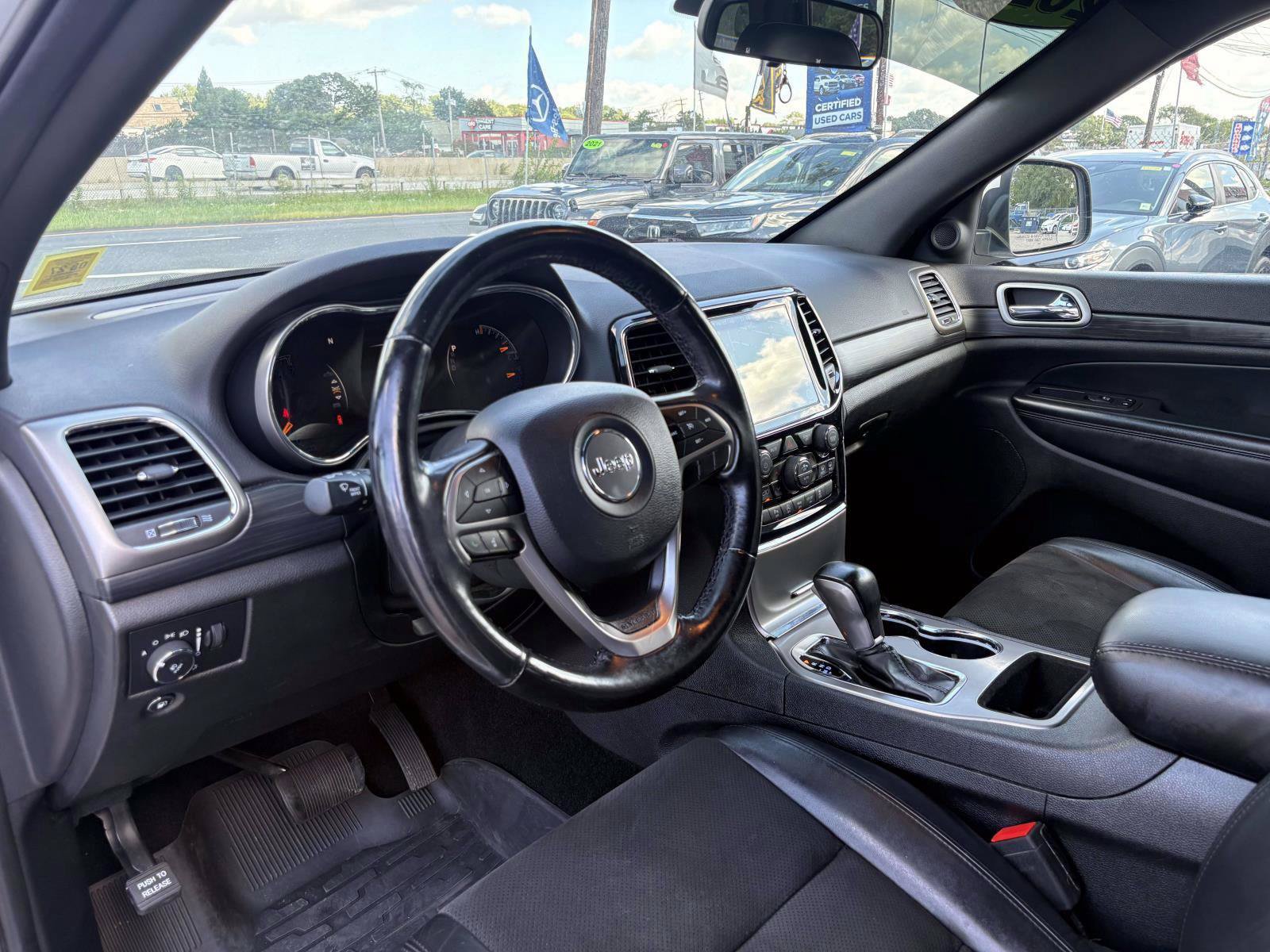 Used 2021 Jeep Grand Cherokee Laredo X AWD/4WD image 13