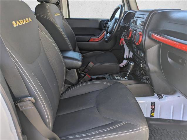 Used 2015 Jeep Wrangler Unlimited Sahara w/ Connectivity Group AWD/4WD image 21