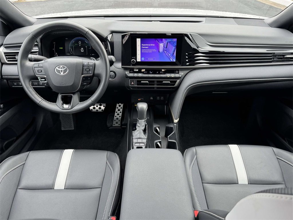 Used 2025 Toyota Camry SE image 2
