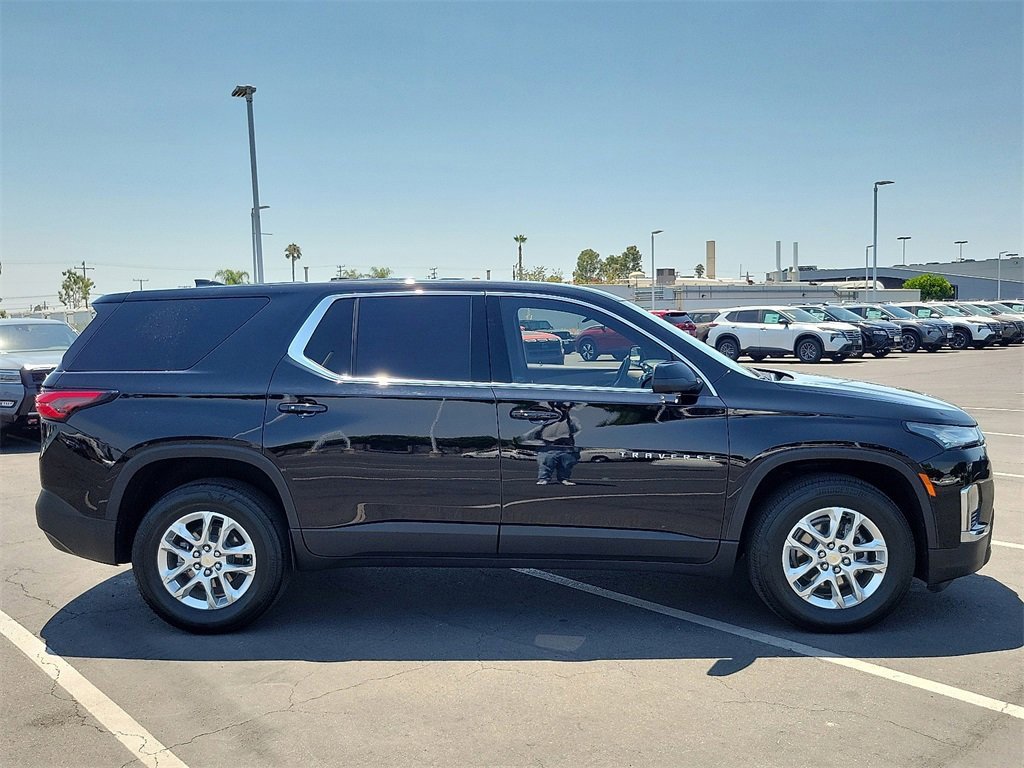 Used 2022 Chevrolet Traverse LS image 3