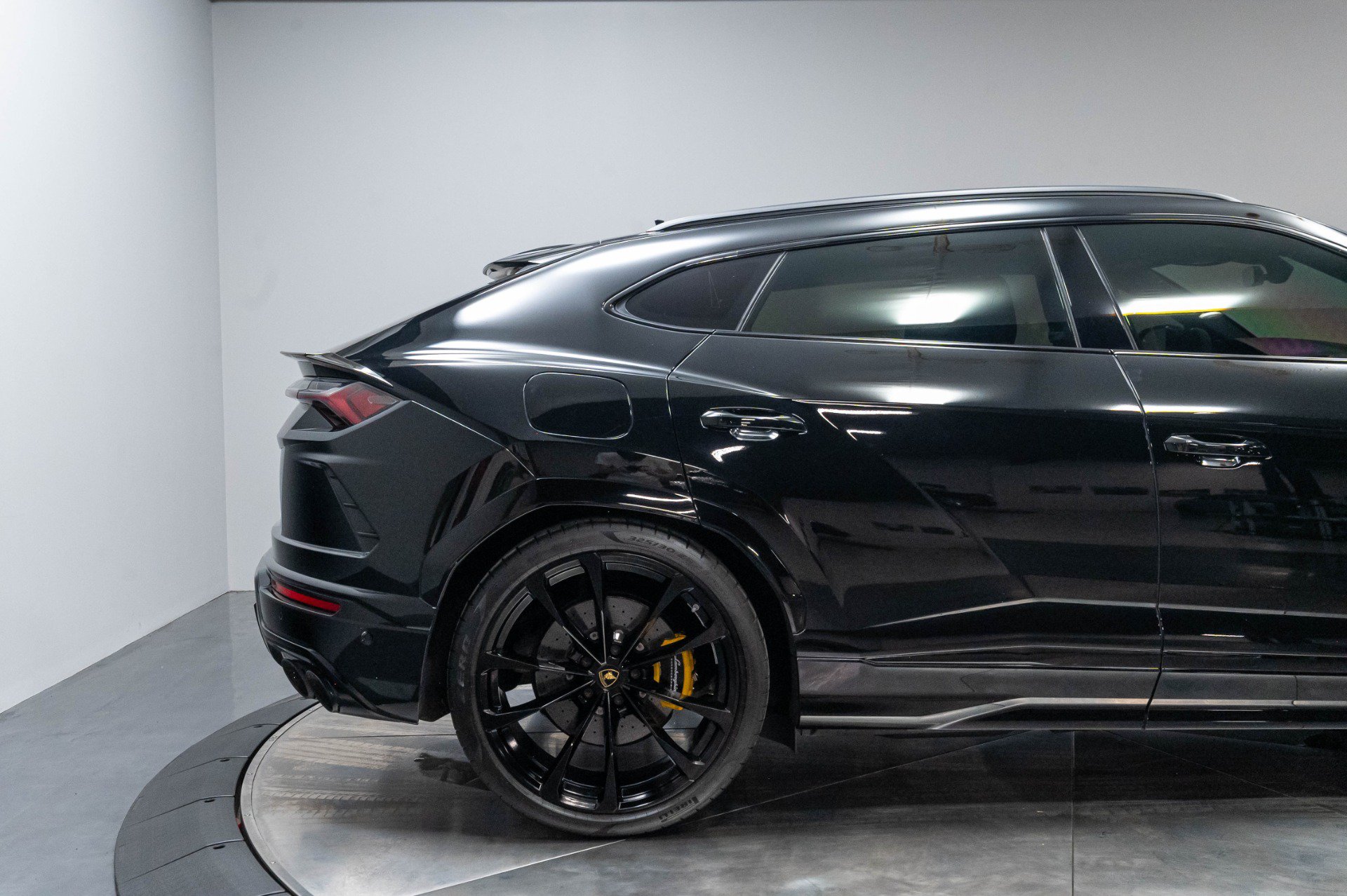 Used 2019 Lamborghini Urus AWD/4WD image 32