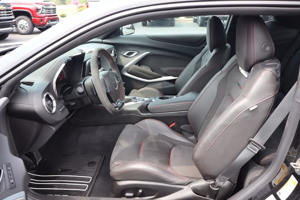 Used 2022 Chevrolet Camaro ZL1 RWD image 4