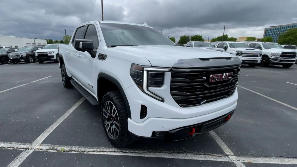 Used 2023 GMC Sierra 1500 AT4 w/ AT4 Premium Package AWD/4WD image 4