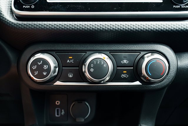 New 2025 Nissan Kicks Play S image 14