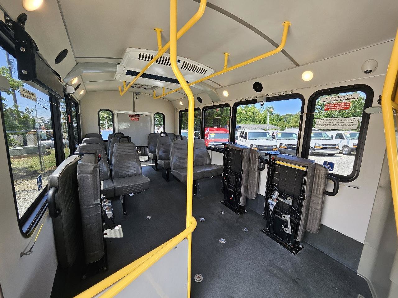 Used 2015 Chevrolet Express 4500 w/ Shuttle Bus Package RWD image 34