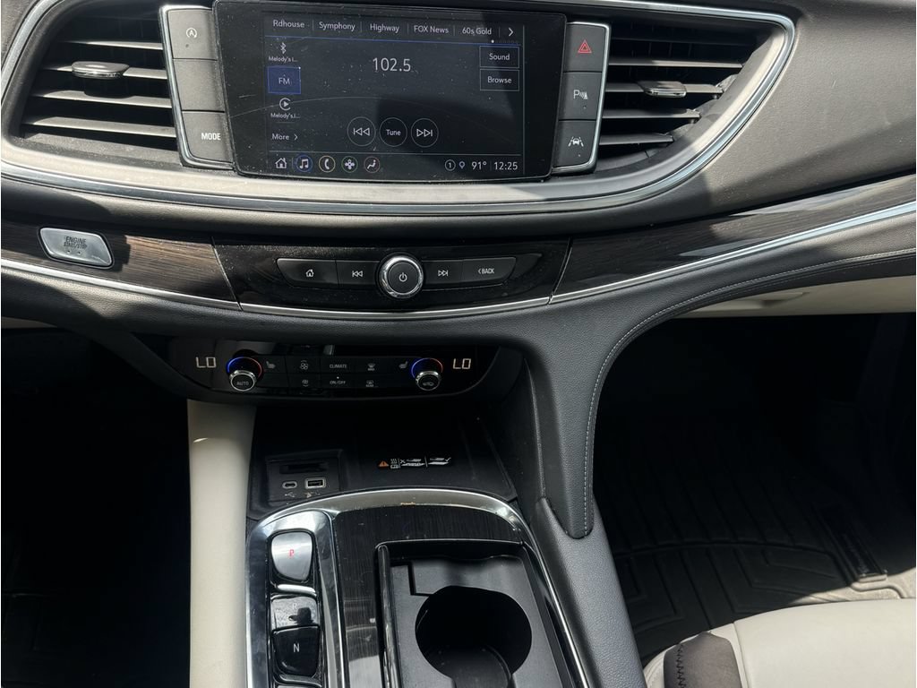 Used 2022 Buick Enclave Essence w/ Experience Buick Package FWD image 13