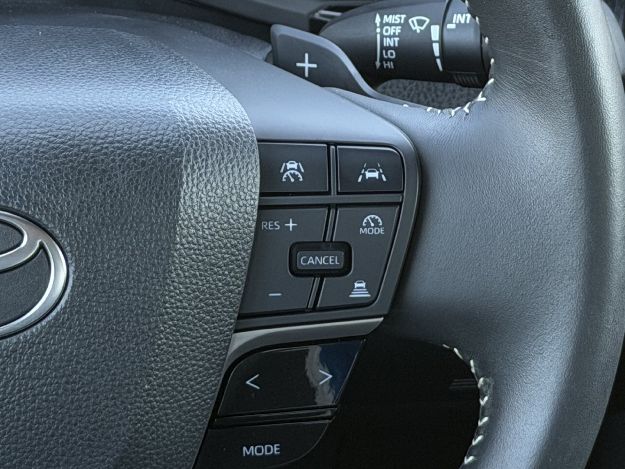 Used 2025 Toyota Camry SE FWD image 14