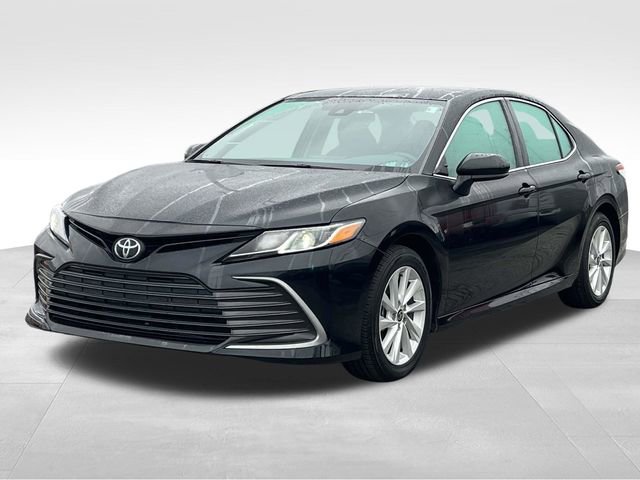 Used 2024 Toyota Camry LE image 3