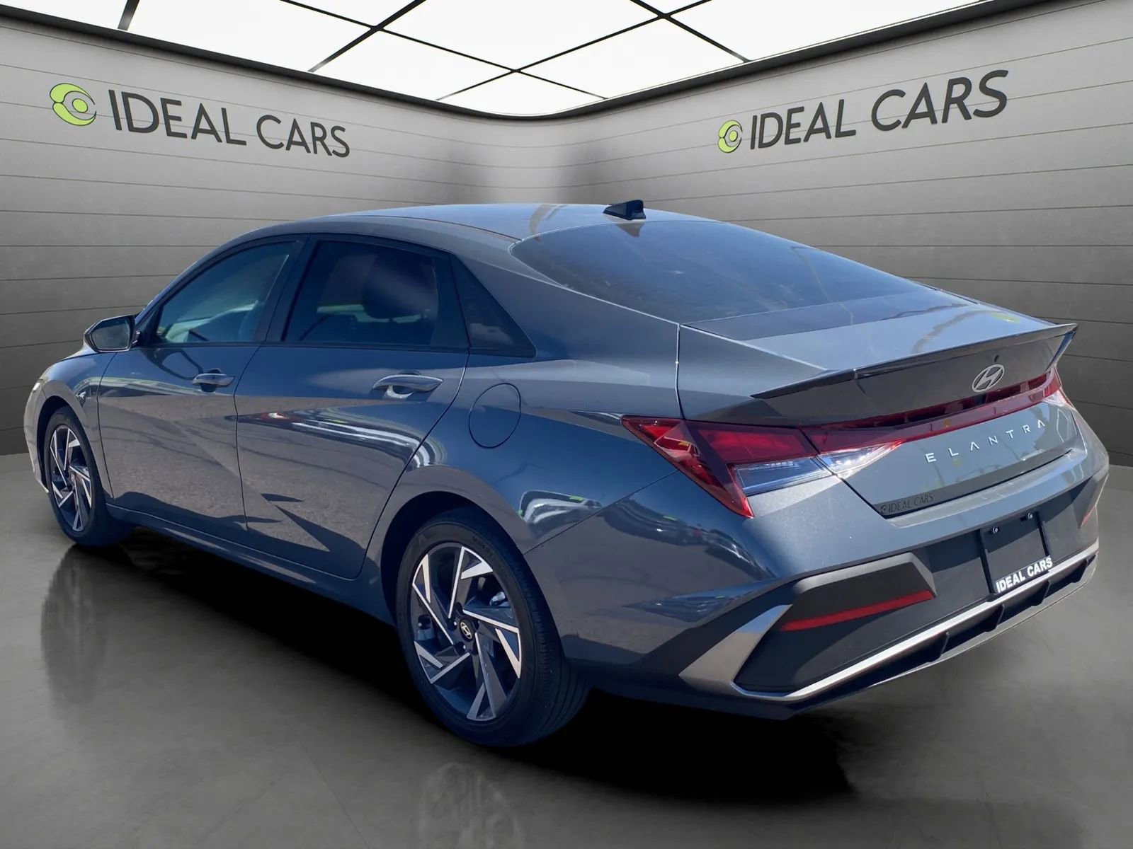 Used 2025 Hyundai Elantra Sport FWD image 9