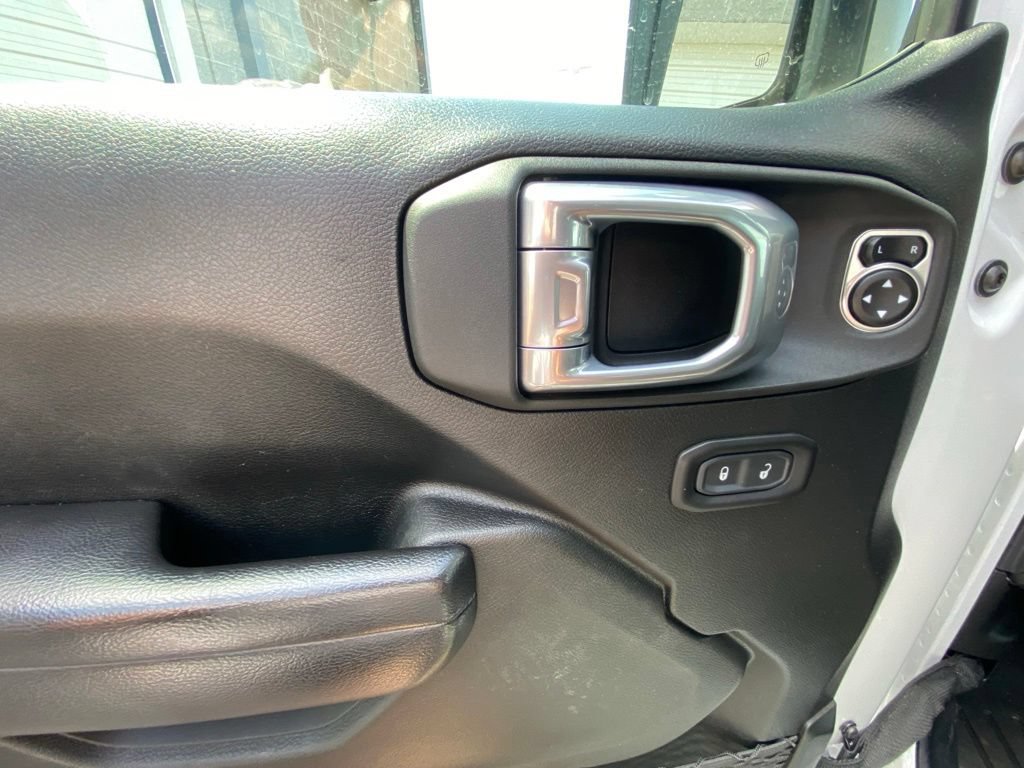 Used 2021 Jeep Gladiator Mojave AWD/4WD image 12
