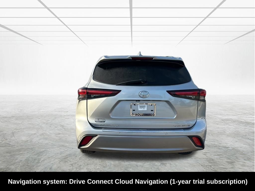 Used 2024 Toyota Highlander Platinum FWD image 6
