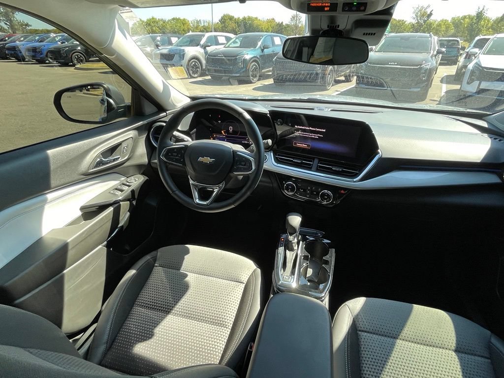 Used 2024 Chevrolet Trax LT w/ Driver Confidence Package FWD image 20